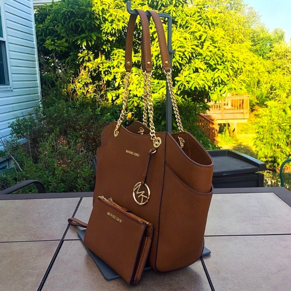 NWT Michael Kors Jet Set Chain Tote & Wristlet - Picture 2 of 6